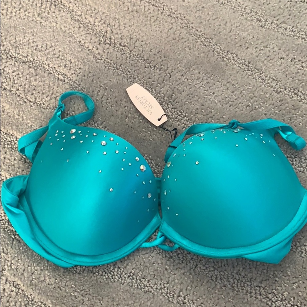 NWT Victoria’s Secret Bombshell Bra size 34A